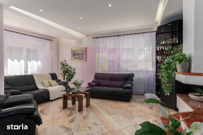 Casă cu 8 camere cu Teren 510 Mp în Tei