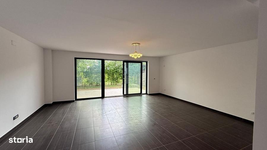 Casă cu 4 camere în Ostratu