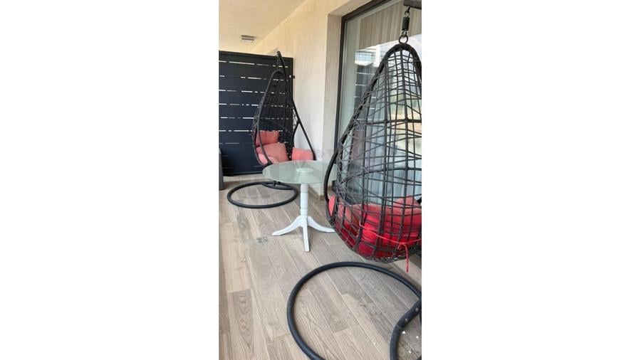 Apartament cu 3 camere semidecomandat în Tei