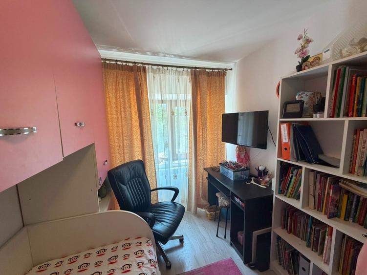 Apartament cu 3 camere decomandat în Babadag
