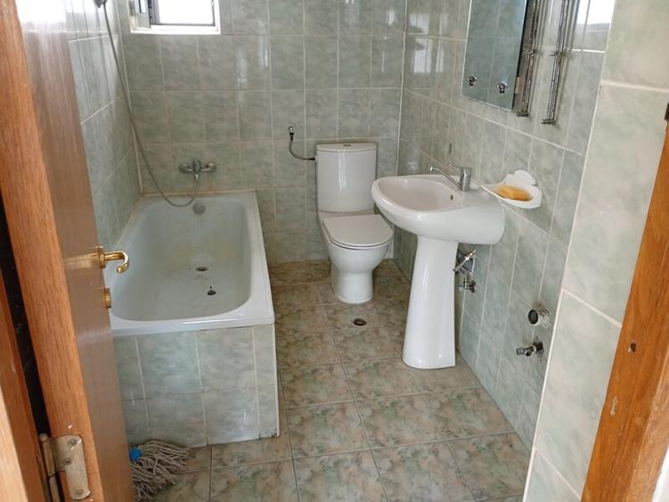 Casă cu 4 camere cu Teren 500 Mp în Central
