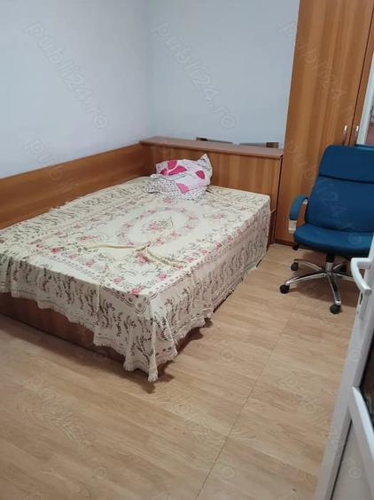 Casă cu 4 camere cu Teren 280 Mp în Piața Nouă
