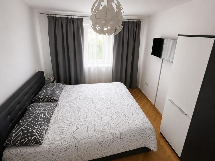 Apartament cu 4 camere decomandat în Central