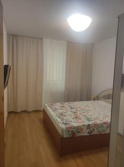 Apartament cu 3 camere semidecomandat în Drumul Taberei