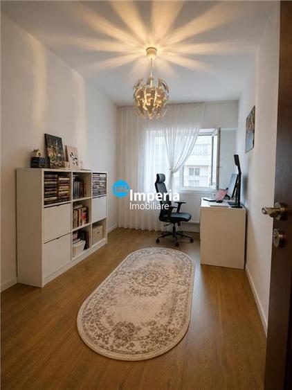 Apartament cu 3 camere decomandat în Aeroport