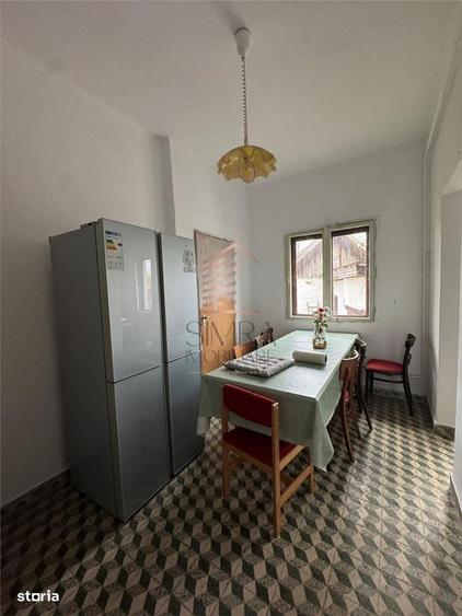 Casă cu 4 camere cu Teren 2000 Mp în Central