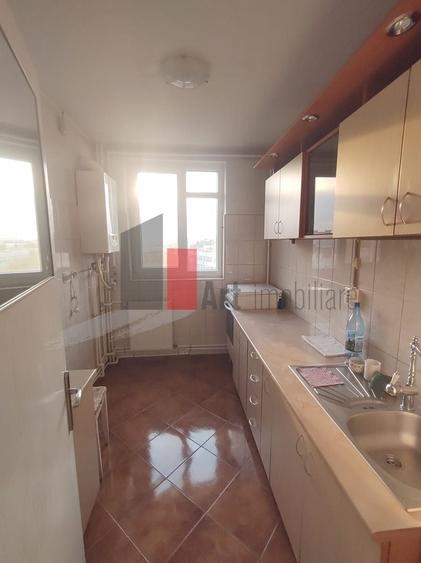 Apartament cu 3 camere semidecomandat în Alexandru Obregia