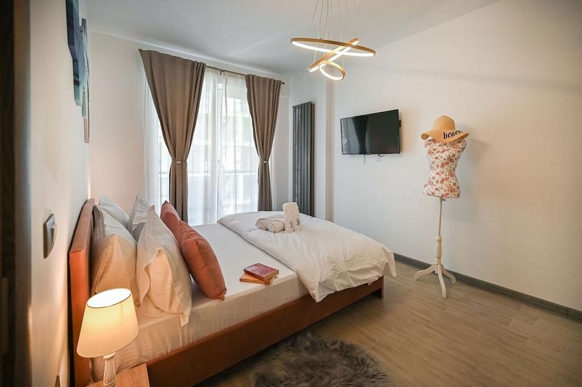 Apartament cu 3 camere decomandat în Mamaia-Sat