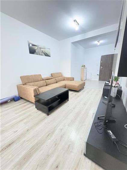 Apartament cu 2 camere semidecomandat, mobilat în Tomis Nord