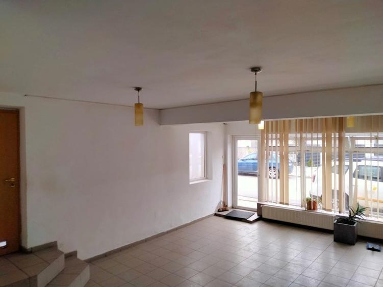 Proprietate specială, de 385 mp, în Rovine