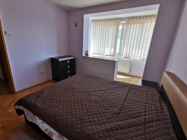 Apartament cu 2 camere semidecomandat, mobilat în Centrul Civic