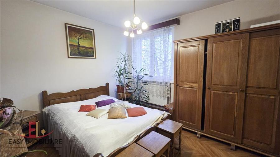 Apartament cu 3 camere decomandat în Tudor