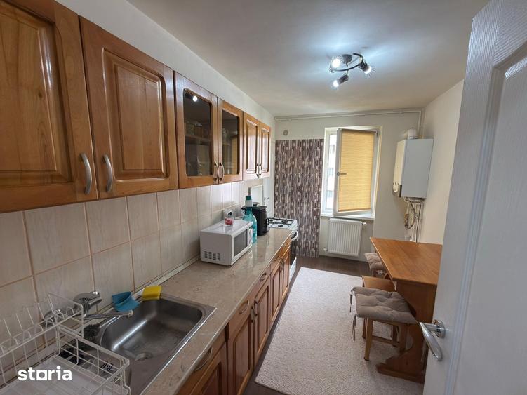 Apartament cu 4 camere decomandat în Periferie