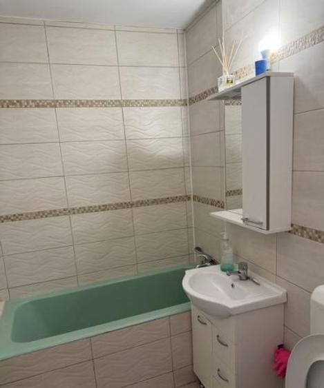 Apartament cu 2 camere semidecomandat, mobilat în Baba Novac