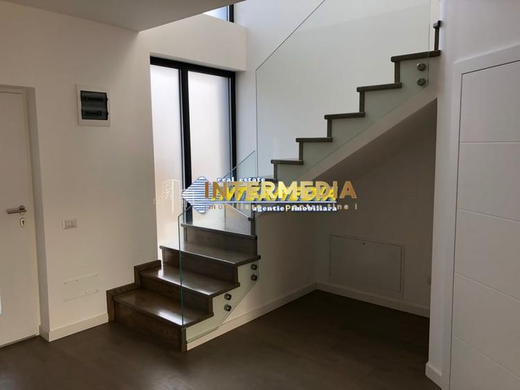Duplex cu 4 camere cu Canalizare în Ultracentral