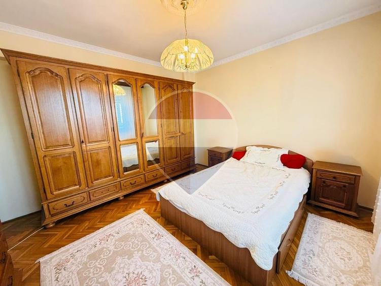 Apartament cu 4 camere decomandat, mobilat în Ultracentral