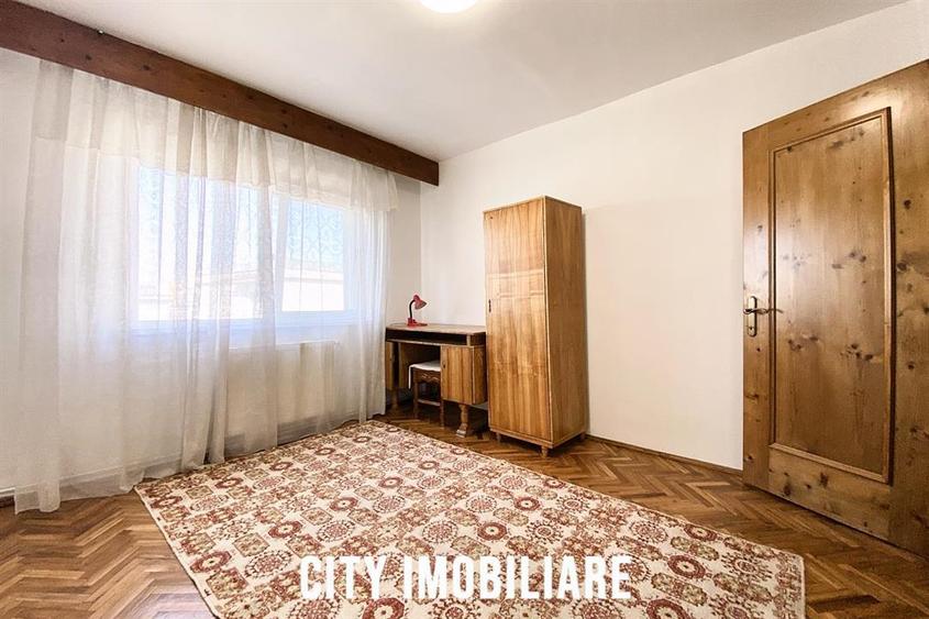 Apartament cu 4 camere decomandat în Semicentral