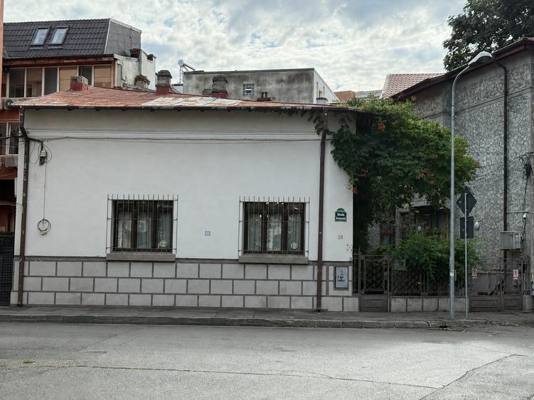Casă individuală cu 5 camere cu Teren 180 Mp în Dacia