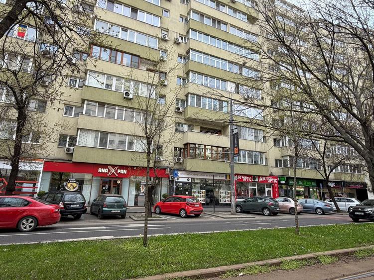 Spațiu comercial, de 54 mp, în Moșilor