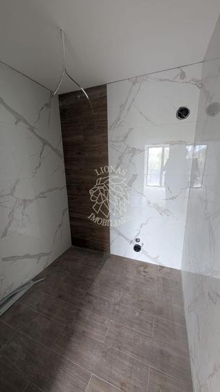 Apartament cu 3 camere semidecomandat în Calea Moldovei