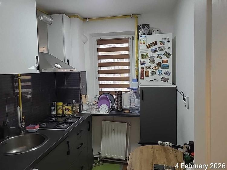 Apartament cu 2 camere semidecomandat în Uiești