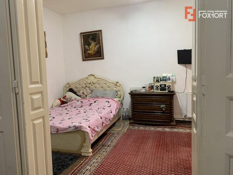 Casă individuală cu 6 camere cu Canalizare în Aradului
