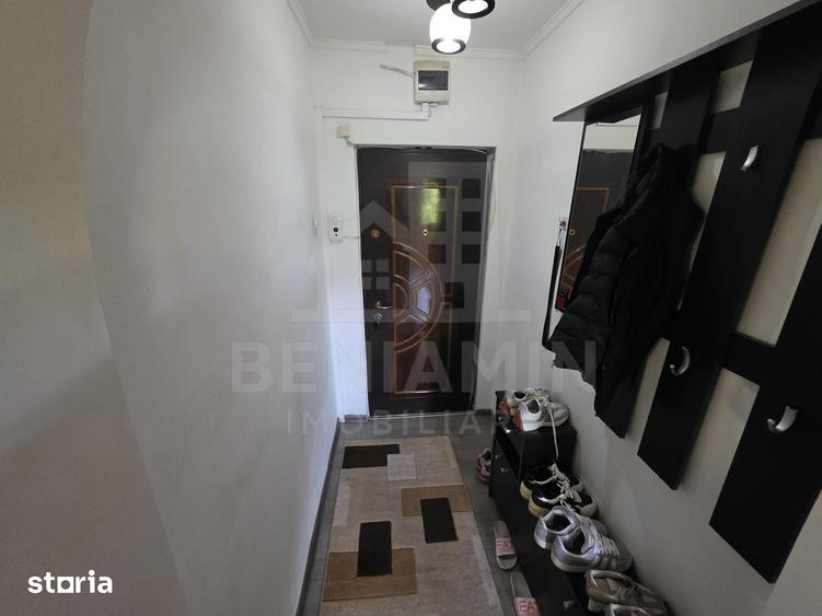 Apartament cu 2 camere semidecomandat în Craiovița Nouă