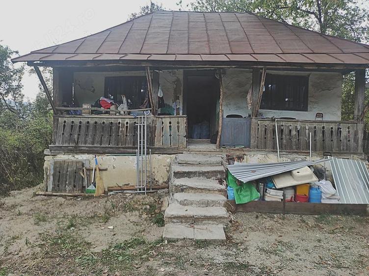 Casă cu 2 camere cu Teren 1000 Mp în Viperești