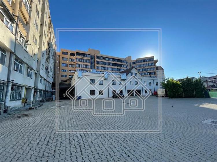 Spațiu comercial, de 94.150001525879 mp, în Aeroport