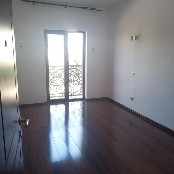 Casă cu 4 camere cu Teren 300 Mp în Central