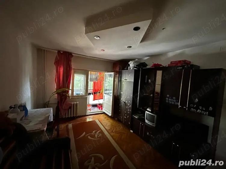 Apartament cu 3 camere decomandat, mobilat în Dâmbovița
