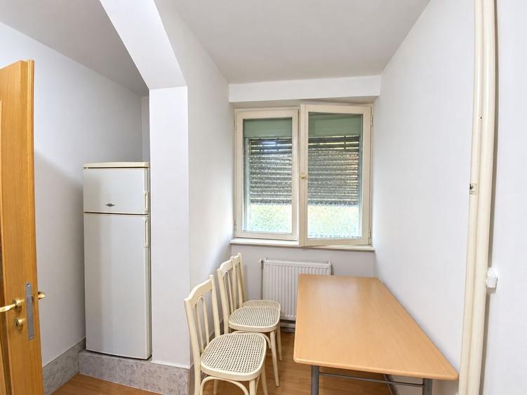 Apartament cu 2 camere nedecomandat, mobilat în Bălcescu