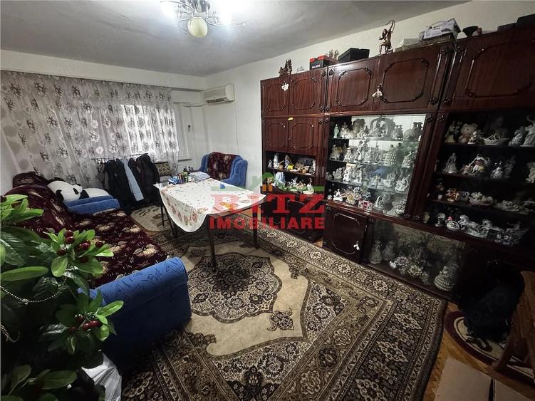 Apartament cu 3 camere decomandat în Bd. A.I.Cuza