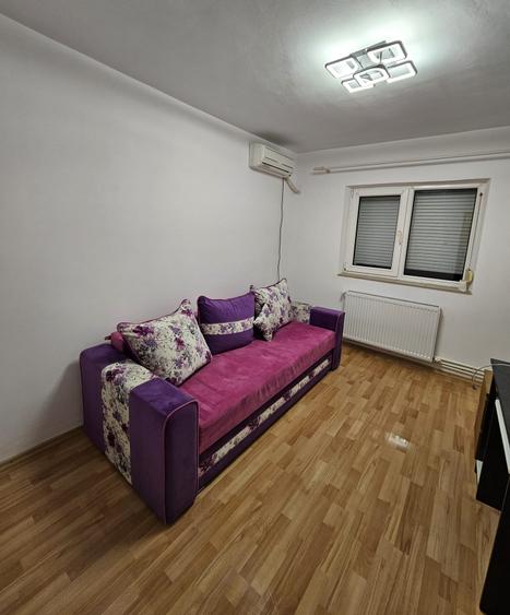 Apartament cu 3 camere, mobilat în Poarta 6