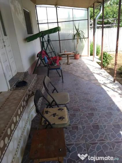 Casă cu 7 camere în Văcăreni