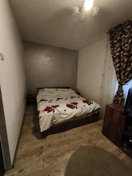 Apartament cu 2 camere semidecomandat în Craiovița Nouă