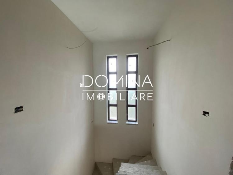 Casă individuală cu 5 camere cu Teren 250 Mp în Central