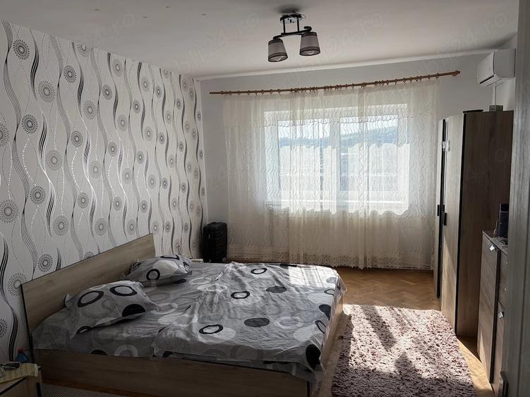 Apartament cu 4 camere decomandat în Central