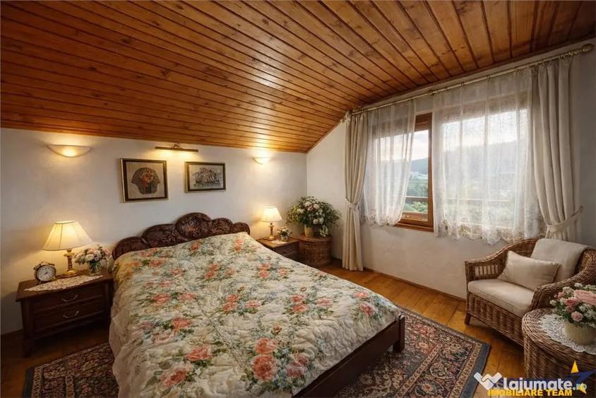 Casă cu 8 camere cu Teren 1000 Mp în Bran