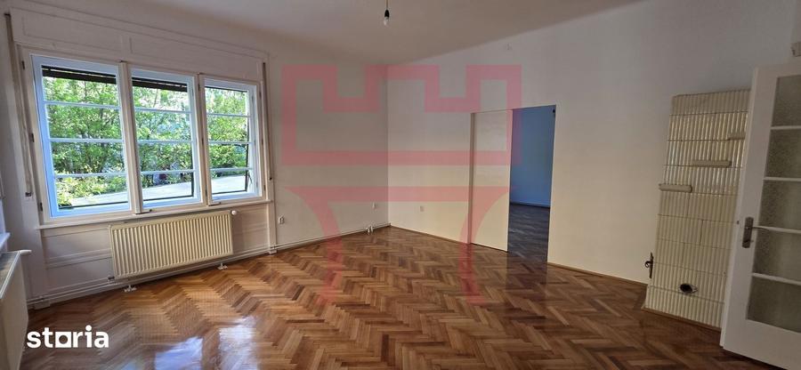Apartament cu 5 camere în Central