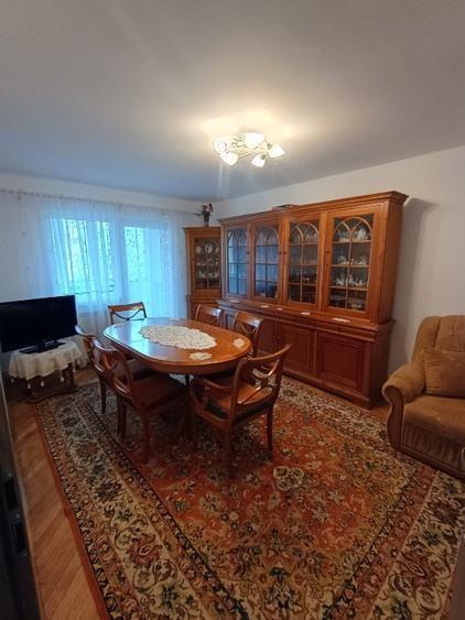 Apartament cu 3 camere decomandat, mobilat în Valea Aurie