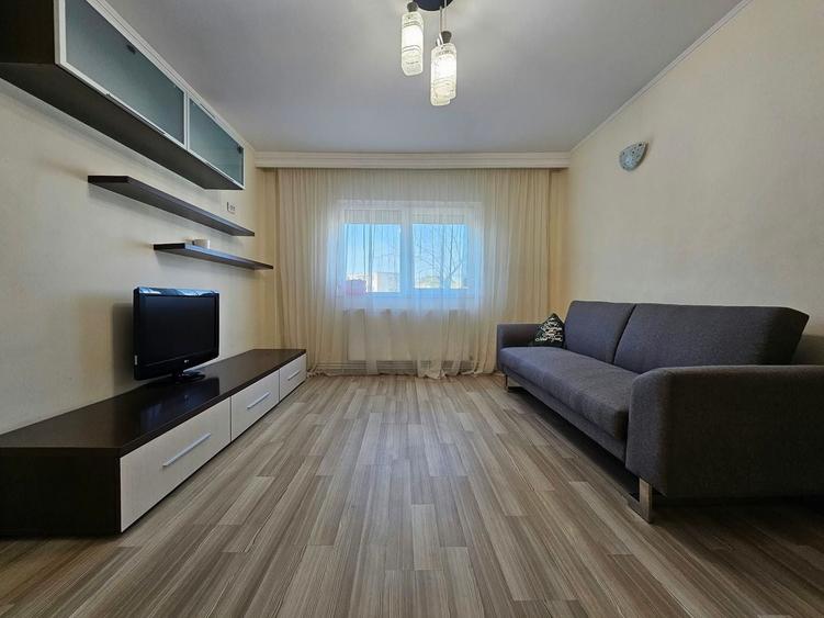 Apartament cu 4 camere decomandat, mobilat în Casa de Cultură