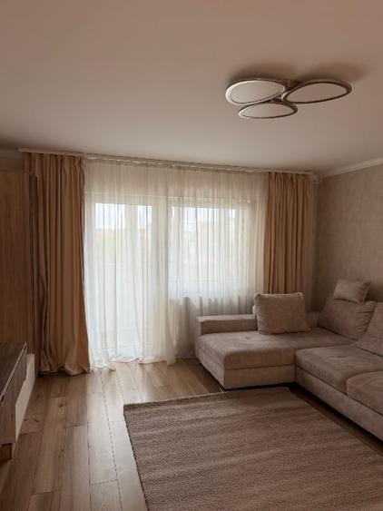 Apartament cu 3 camere decomandat, mobilat în Lipovei