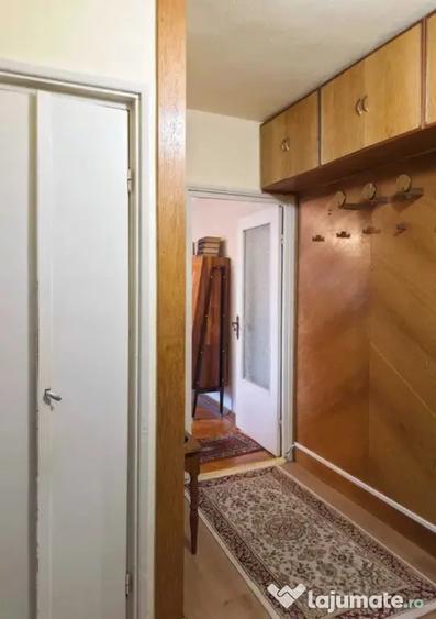 Apartament cu 3 camere semidecomandat în Mazepa 1