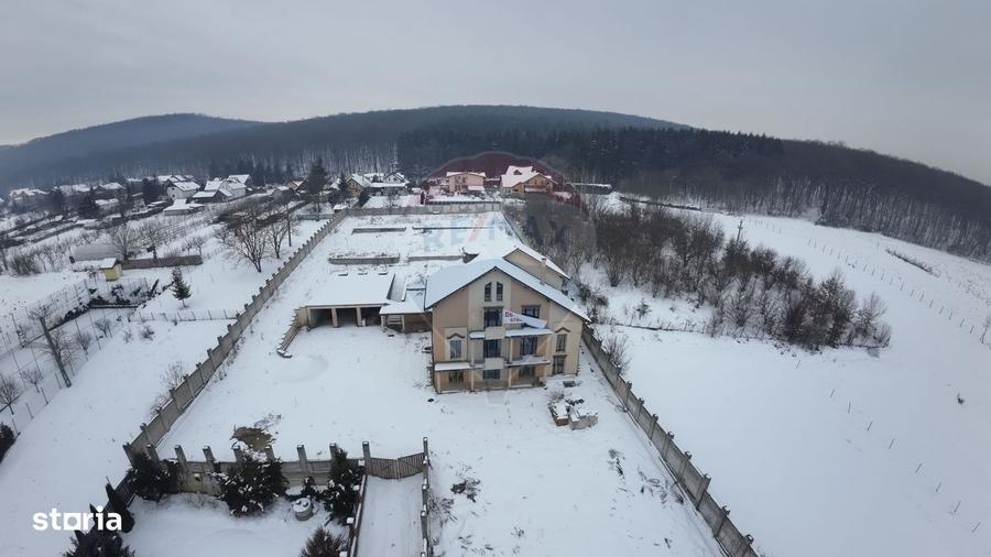 Casă cu 4 camere cu Teren 3700 Mp în Ivănești