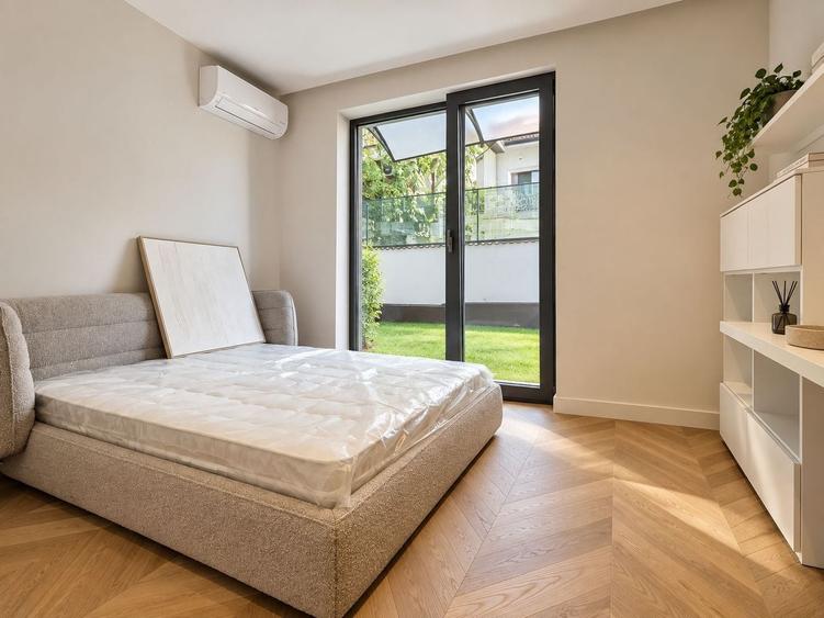 Apartament cu 4 camere decomandat, mobilat în Iancu Nicolae