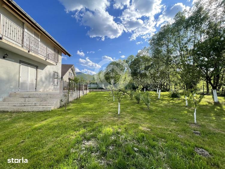 Casă cu 4 camere cu Teren 1000 Mp în Sadu