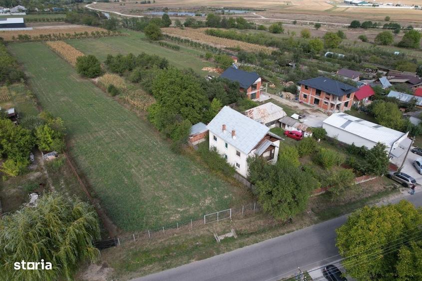 Casă cu 4 camere în Purcăreni