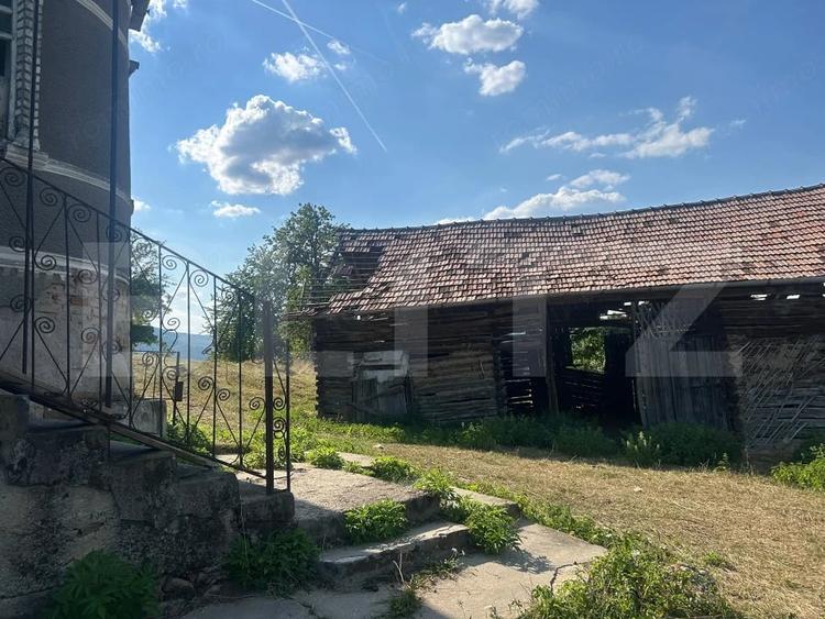 Casă cu 2 camere cu Teren 11000 Mp în Mătăcina