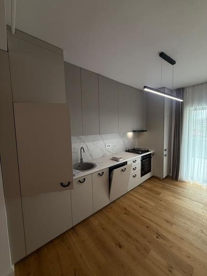 Apartament cu 3 camere semidecomandat, mobilat în Pipera